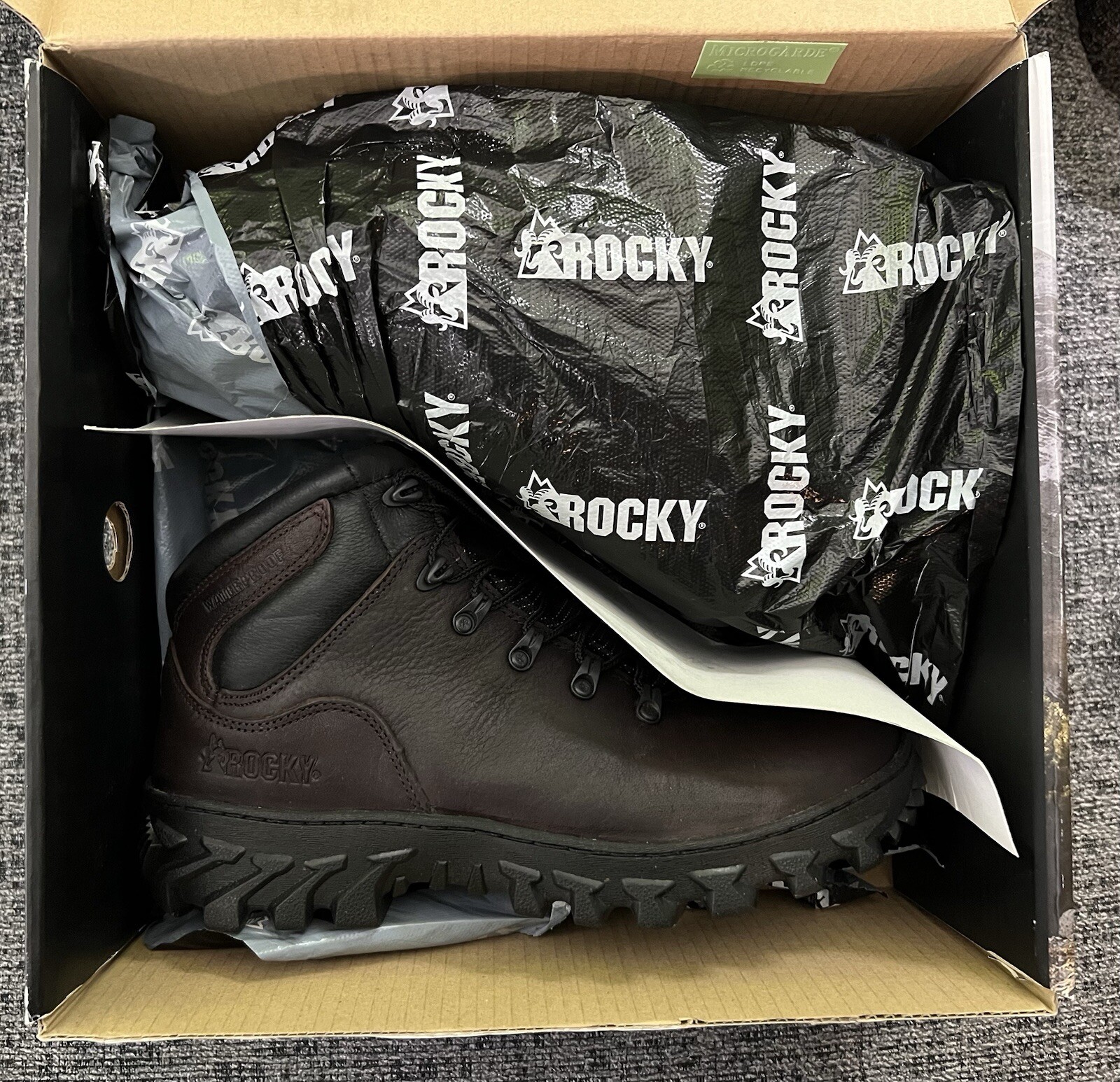 Mens Rocky Jungle Hunter Waterproof Hiker – Vibram Sole – Size 10.5 M – NIB