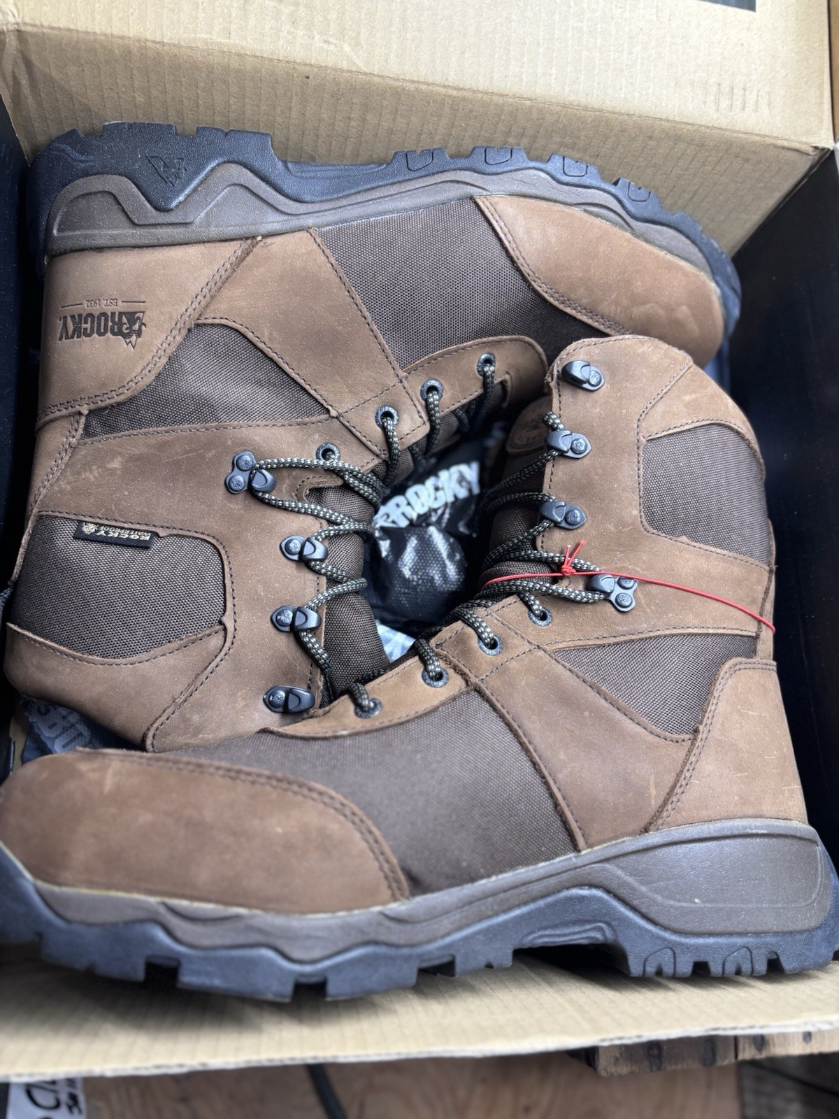 NEW ROCKY Red Mountain Thinsulate 400g Size 8.5 wide Brand New