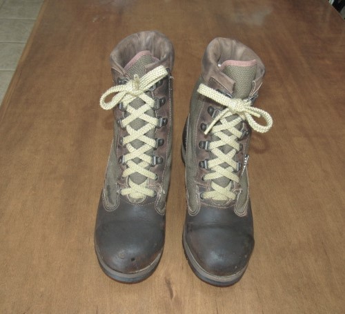 EXCELLENT QUALITY ROCKY WOMENS 8.5 INSULATED HIKING HUNTING BOOTS.