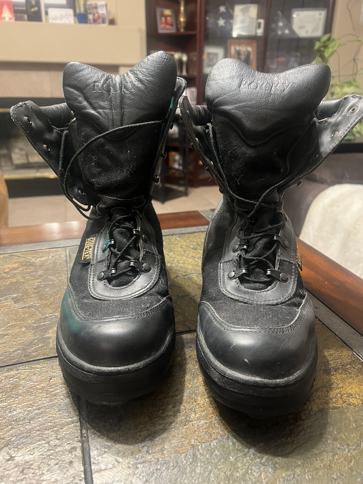 Men’s Rocky Gortex Tactical Boots Size 9