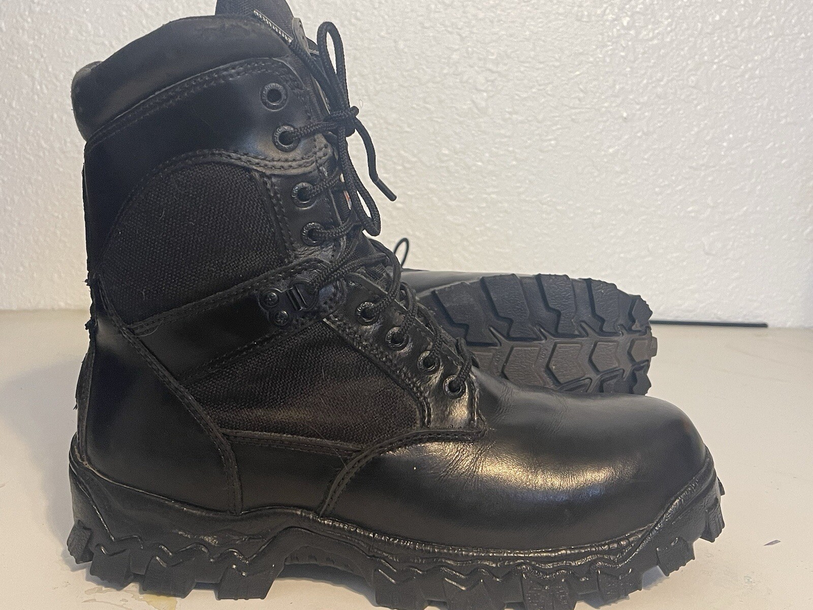 Rocky alpha force boots 10 m steel Toe. Preowned, Good.